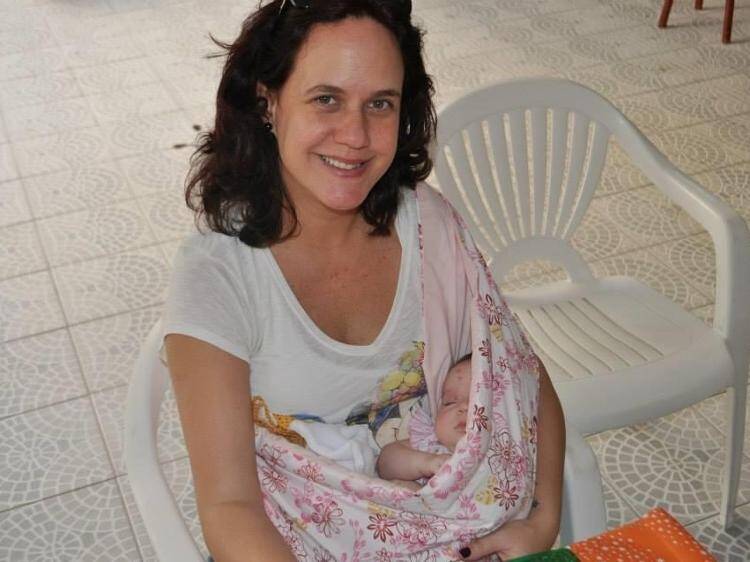 Flavia Giacinto e sua filha após 9 anos tentando engravidar