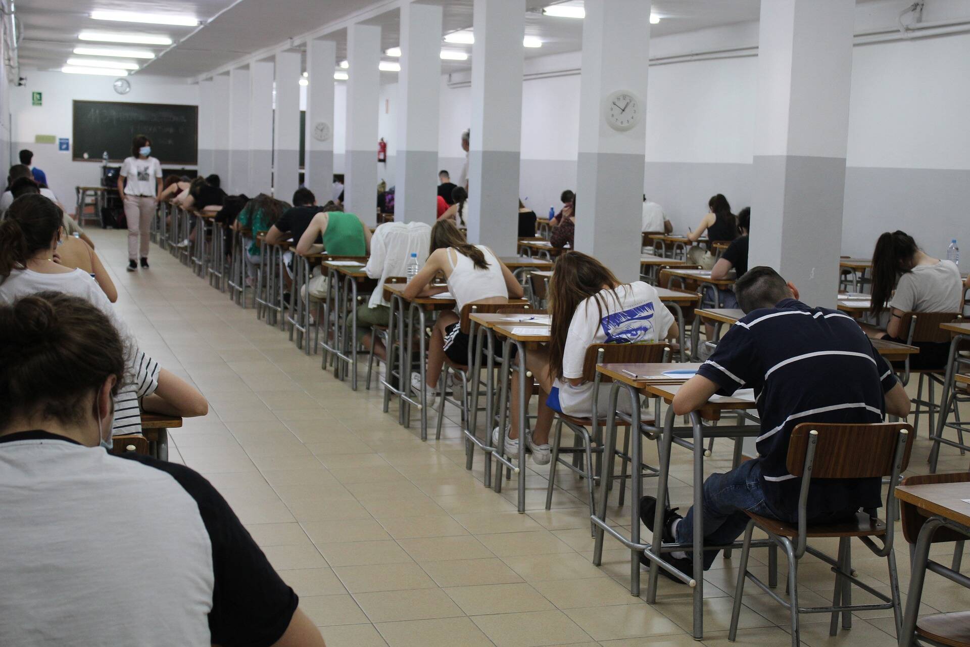 Três semanas após volta às aulas, Amazonas registra 342 professores com covid-19